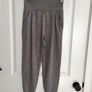 Vuori Lux At Ease Harem Style Pants Heather Gray XS Athleisure Yoga Comfort